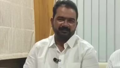 ಅಥಣಿ: ಗಣ್ಯರ ವಿಷಯಕ್ಕೆ ಬಂದರೆ ನಾವು ಸುಮ್ಮನೆ ಇರಲ್ಲ:ಪಟ್ಟಣದಲ್ಲಿ ಅಧಿಕಾರಿಗಳಿಗೆ ಎಚ್ಚರಿಕೆ ನೀಡಿದ ಕರವೇ ಅಧ್ಯಕ್ಷ ಶಬ್ಬಿರ ಸಾತಬಚ್ಚೆ