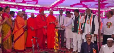 ಹೊಸದುರ್ಗ: ನಗರದ ಬ್ರಹ್ಮ ವಿದ್ಯಾನಗರ ಸುಕ್ಷೇತ್ರದಲ್ಲಿ ಜಗದ್ಗುರು ಶ್ರೀ ಡಾ. ಪುರುಷೋತ್ತಮಾನಂದಪುರಿ ಮಹಾ ಸ್ವಾಮೀಜಿಗಳ 27ನೇ ವರ್ಷದ ಪಟ್ಟಾಭಿಷೇಕ ಮಹೋತ್ಸವ