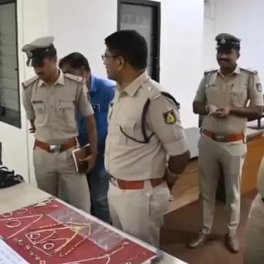 ಕಲಬುರಗಿ: ಭೂತಪುರ ಗ್ರಾಮದಲ್ಲಿ ಮನೆಗಳ್ಳತನ ಪ್ರಕರಣ, ಇಬ್ಬರ ಬಂಧನ, ನಗದು ಸಹಿತ ₹17.50 ಲಕ್ಷ ಮೌಲ್ಯದ ಚಿನ್ನಾಭರಣ ಜಪ್ತಿ, ನಗರದಲ್ಲಿ ಎಸ್ಪಿ