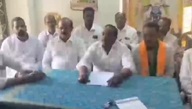 ఆచంట: ఇసుక అక్రమ తవ్వకాలు అంటూ వైసిపి నేతలు అసత్య ప్రచారం చేస్తున్నారని టిడిపి నేతలు ఆగ్రహం