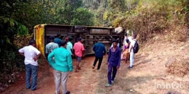 संगमेश्वर: फुणगुस येथे विद्यार्थ्यांच्या सहल बसला अपघात