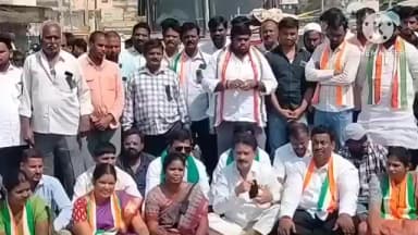 వర్ని: బ్లాక్ కాంగ్రెస్ నాయకుడిపై దాడిని నివసిస్తూ రుద్రూర్ లో కాంగ్రెస్ నాయకులు ఆందోళన, ధర్నా