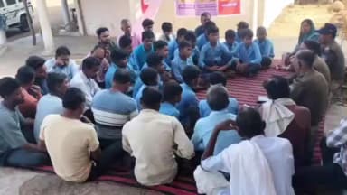 निवास: जिले के ग्राम स्तर पर चलाया जा रहा जागरूकता अभियान,ग्राम मोहनी में निवास पुलिस द्वारा आयोजित की गई चौपाल