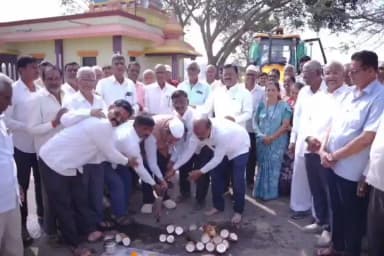 ನಿಪ್ಪಾಣಿ: ಭೀವಶಿ ಗ್ರಾಮದಲ್ಲಿ ರಸ್ತೆ ಅಭಿವೃದ್ಧಿ ಕಾಮಗಾರಿಗೆ ಸ್ಥಳೀಯರಿಂದ ಚಾಲನೆ