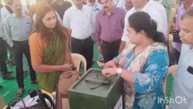 జమ్మికుంట: జమ్మికుంట డిస్ట్రిబ్యూషన్ కేంద్రాన్ని పరిశీలించిన అదనపు కలెక్టర్ అశ్విని తానాజీ వాకడే