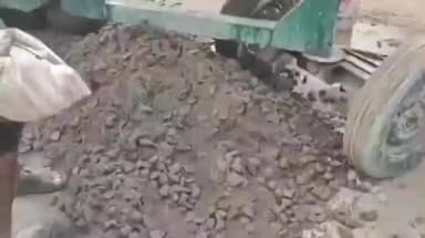 పెదపూడిలో అభివృద్ధి పనుల వద్ద పత్తాలేని ఇంజనీరింగ్ పర్యవేక్షణ