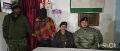 फुलपरास: नरहिया पुलिस ने हथियार लहराते वीडियो वायरल मामले में एक युवक को हथियार के साथ किया गिरफ्तार