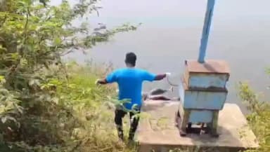 ಕೊಳ್ಳೇಗಾಲ: ಪಟ್ಟಣದಲ್ಲಿ ಆಕಸ್ಮಿಕವಾಗಿ ಕೆರೆಗೆ ಕಾಲು ಜಾರಿಬಿದ್ದು ವ್ಯಕ್ತಿ ಸಾವು