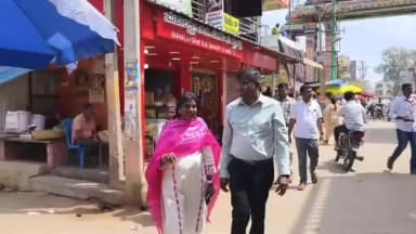 ದೇವನಹಳ್ಳಿ: ಪಟ್ಟಣದಲ್ಲಿ ಲೈಸೆನ್ಸ್ ಇಲ್ಲದ ಅಂಗಡಿಗಳ ಮೇಲೆ ಕಂದಾಯ ಇಲಾಖೆ ಹಾಗೂ ಪುರಸಭೆ ಅಧಿಕಾರಿಗಳ ಜಂಟಿ ಕಾರ್ಯಾಚರಣೆ