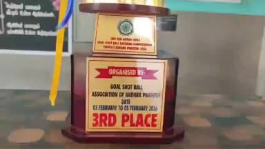 தேன்கனிகோட்டை: தேன்கனிக்கோட்டையில் தேசிய அளவிலான கோல் ஷாட் பால் போட்டியில் மூன்றாமிடம் பிடித்த தமிழக அணி சொந்த ஊருக்கு திரும்பிய வீராங்கனைகளுக்கு வரவேற்பு