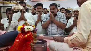 સાગબારા: ગુજરાત પ્રદેશ કોંગ્રેસ સમિતિના આદિજાતિ વિભાગ ના પ્રમુખે આદિવાસી સમાજ ની કુળદેવી દેવમોગરા માતા ના દર્શન કર્યા.