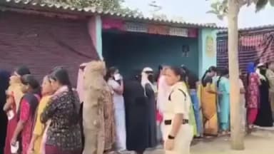 మిర్యాలగూడ: మిర్యాలగూడలో
ప్రశాంతంగా కొనసాగుతున్న పొలింగ్