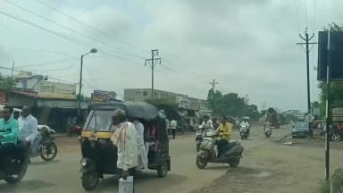 औंढा नागनाथ: रांजाळा रोडवर काठीने व बेल्टने मारहाण करून जीवे मारण्याची धमकी,तिघांविरुद्ध गुन्हा दाखल