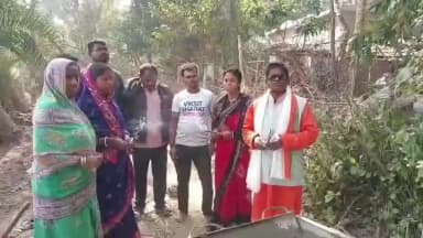 খেজুরি ২: বিকশিত খেজুরি গ্রাম পঞ্চায়েত গড়ার লক্ষ্যে ধোঁবাঘাটা বামনচক পূর্ব পল্লীতে ঢালাই রাস্তা নির্মাণের উদ্বোধনে প্রধান কালীপদ