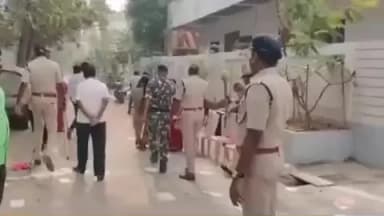 ఆలేరు: ఆలేరు మున్సిపాలిటీలో ప్రశాంతంగా కొనసాగుతున్న పోలింగ్ ప్రక్రియ భారీ బందోబస్తును ఏర్పాటు చేసిన పోలీసులు