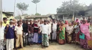 চাঁচল ২: ভোটের ‘রং’ বদলাতেই বন্ধ উন্নয়ন? সরকারি ভাতা থেকে বঞ্চিত ৩০০ পরিবার, ক্ষোভে ফুঁসছে গ্রামবাসী