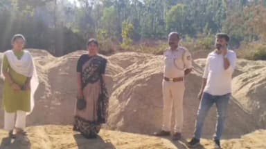 ಸಕಲೇಶಪುರ: ಹೆನ್ನಲಿ ಗ್ರಾಮದಲ್ಲಿ ಅಕ್ರಮವಾಗಿ ಶೇಖರಿಸುತ್ತಿದ್ದ ಏಳು ಟಿಪ್ಪರ್ ಲಾರಿ ಮರಳು ಅಧಿಕಾರಿಗಳ ವಶಕ್ಕೆ