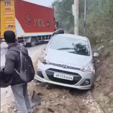टिहरा सुजानपुर: भलेठ के पास दो वाहनों की टक्कर, सभी सवारियां सुरक्षित रहीं