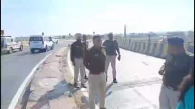 पीलीबंगा: पीलीबंगा उपखंड क्षेत्र के अमरपुरा राठान गांव में स्थित प्लाई ओवर पर एक निजी ट्रेवल्स की बस से हुई घटना