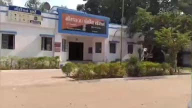 મોરવા હડફ: મોરવા હડફ પોલીસે અગરવાડા ગામેથી એક્ટિવા પર લઈ જવાતો વિદેશી દારૂના જથ્થા સાથે એક ઇસમ અને મહિલાને ઝડપી પાડ્યા