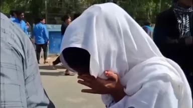 ইলামবাজার: বাবার মৃত্যুর দিনেই উচ্চমাধ্যমিক পরীক্ষায় বসল ইলামবাজারের আজিজা খাতুন, শোকের মাঝেও অদম্য মানসিক শক্তির দৃষ্টান্ত