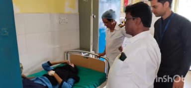 উলুবেড়িয়া ১: উচ্চ মাধ্যমিক ইংরেজি পরীক্ষা চলাকালীন পরীক্ষা কেন্দ্রে অসুস্থ এক ছাত্রী,ভর্তি উলুবেড়িয়া হাসপাতালে