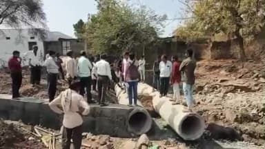 ठीकरी: ग्राम रेलवा बुजुर्ग में पंचायत द्वारा करवाए जा रहे कार्यों के गुणवत्ता विहीन होने के ग्रामीणों ने लगाए आरोप#jansamsaya