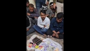 मुरार: बड़ागांव में जुए के अड्डे पर पुलिस का छापा, 17 जुआरी गिरफ्तार, ₹1.94 लाख नकद बरामद