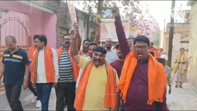 आदित्यपुर गम्हरिया: वार्ड नंबर 5 के वोटर प्रत्याशी के लिए निकले पैदल, कहा- जनता जीतेगी, विनीता पार्षद घोषित