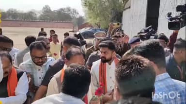 रायपुर: मुख्यमंत्री विष्णु देव साय का 62वां जन्मदिन, हेलीपेड में कार्यकर्ताओं ने तौले लड्डू से भव्य स्वागत किया