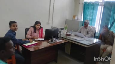 पुरैनी: पुरैनी में शनिवार को लगा जनता दरबार, अंचल अधिकारी ने जमीन संबंधी मामलों की सुनवाई की