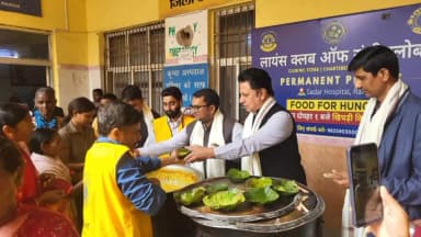 नामकुम: सदर अस्पताल परिसर में लायंस क्लब ऑफ रांची ग्लोबल ने लगातार 75वें सप्ताह खिचड़ी वितरण किया