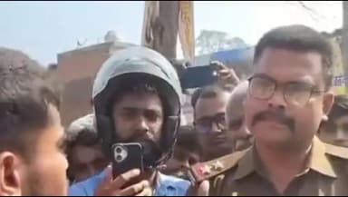 सहजनवा: सहजनवा में पिकअप ने बीएससी छात्र को रौंदा, कोचिंग जाते समय बाइक से हुई भिड़ंत, परिजनों ने सड़क पर बैठकर चक्का जाम किया