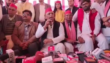 समाजवादी सरकार आएगी तो प्राथमिकता पर हमारा किसान होगा,खेतहोगा और उनकी पैदावार होगी #AkhileshYadav #IndiaAllaince #jhansi