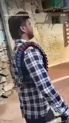 दतिया नगर: दतिया में हथियार के साथ युवक का एक और वीडियो वायरल, पुलिस ने लिया संज्ञान