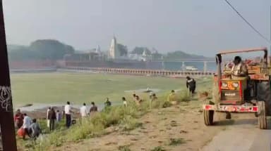 मंदसौर: विधायक विपिन जैन के नेतृत्व में शिवना नदी में स्काउट के छात्र-छात्राओं और लोगों ने किया श्रमदान