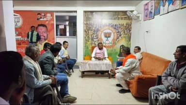 जलालाबाद: जलालाबाद विधायक हरिप्रकाश वर्मा ने अपनी आवास पर जनता की समस्याओं पर दिए तत्काल निर्देश