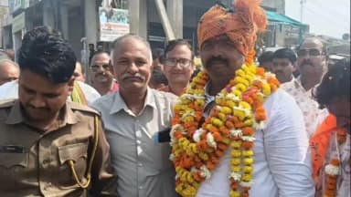 किशनगंज: मनसा पूरण बालाजी से महाकाल की पदयात्रा पर रवाना हुए एक दर्जन भक्त