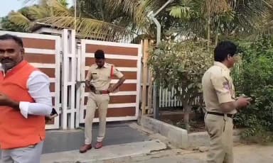 హిమాయత్ నగర్: శామీర్పేటలో టెన్షన్ వాతావరణం, ఈటల ఇంటి వద్ద భారీ పోలీస్ బందోబస్తు