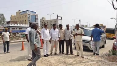 ఇబ్రహీంపట్నం: హయత్ నగర్ బస్సు డిపో వెళ్ళు మార్గంలో బీటీ రోడ్ల పనులను పరిశీలించిన మాజీ కార్పొరేటర్ నవజీవన్ రెడ్డి