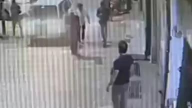 कानपुर: वकील को वकालत करना पड़ा भारी, शातिर दबंग ने घर जाकर तमंचा लहराते हुए दी धमकी, सीसीटीवी फुटेज वायरल