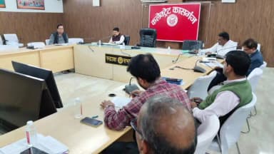 कासगंज: कलेक्ट्रेट पर सीडीओ ने उद्योग बन्धु बैठक में उद्यमियों की समस्याओं के निस्तारण के दिए निर्देश