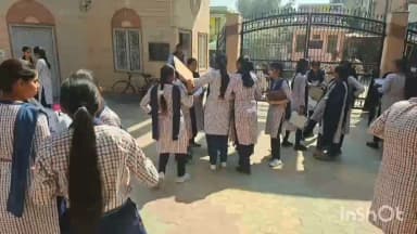 चरखी दादरी: जिले में 12वीं कक्षा का पॉलिटिकल साइंस का पेपर शांतिपूर्वक शुरू, सुरक्षा के कड़े प्रबंध किए गए