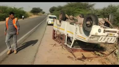 श्रीडूंगरगढ़: श्रीडूंगरगढ हाइवे पर दो हादसे: बिग्गा में ट्रैक्टर और पिकअप की टक्कर, सातलेरा में कारों की भिड़ंत