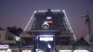 திருநெல்வேலி: டவுண் அருள்மிகு நெல்லையப்பர் கோவிலில் மாசி மகத்தை முன்னிட்டு தெப்ப உற்சவம். திரளான பக்தர்கள் தரிசனம்.