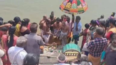 திருக்கழுக்குன்றம்: திருக்கழுக்குன்றம் சங்கு தீர்த்த குளத்தில் மாசி மகத்தை முன்னிட்டு தீர்த்தவாரி நடைபெற்றது