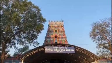 మహదేవ్పూర్: గ్రహణం ముగియడంతో సంక్రోప్షణ చేసి, ఆలయాన్ని శుద్ధి చేసి కాళేశ్వరం ఆలయాన్ని తెరిచిన అధికారులు- అర్చకులు