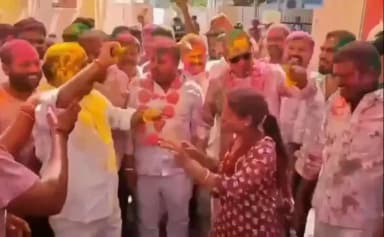 మేడ్చల్: మాజీ మంత్రి మల్లారెడ్డి నివాసంలో ఘనంగా హోలీ వేడుకలు