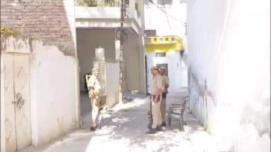 बांदा: बांदा में 24 घंटे बाद भी इनकम टैक्स विभाग की छापेमारी जारी