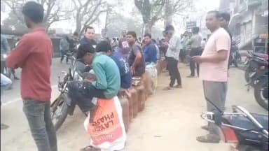 पडरौना: कुशीनगर के जिलाधिकारी ने गैस, डीजल-पेट्रोल के अफवाहों को लेकर मीटिंग कर दी जानकारी